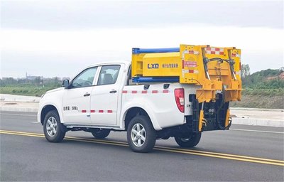 江鈴皮卡防撞緩沖車 多款高速防撞車型現(xiàn)貨供應，可更換緩沖包與掃路車功能